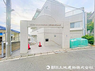外観：【外観】流行に左右されず将来にわたって価値が継続する佇まい！良好な住環境が保たれたエリアで新生活を！