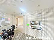 【エントランス】重厚感の溢れるエントランスはマンションの顔！帰宅時、来客時に誇れる空間を演出します！
