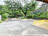 周辺：岡津田向公園　約170ｍ　長い滑り台やブランコが楽しめる公園です。