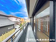 【バルコニー】太陽の光と爽やかな風でお洗濯物は気持ちいいです。