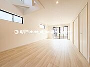 【リビング】ダイニングテーブルやソファーの家具も配置できます。ゆったりとした広さの空間