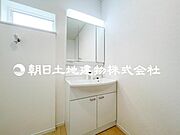 【洗面台】小物もしっかりしまえる収納付き。毎日、便利にご使用いただける 洗面です。