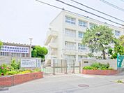 横浜市立大正中学校　約750ｍ　街灯も設置されているため夜に帰宅される際も安心です。