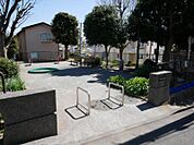 平戸第三公園　約900ｍ　遊具や砂場のある公園です