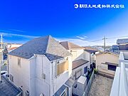 【バルコニー】思わず大きく深呼吸したくなるルーフバルコニー！空が青く、近く、広く感じる事が出来ます。