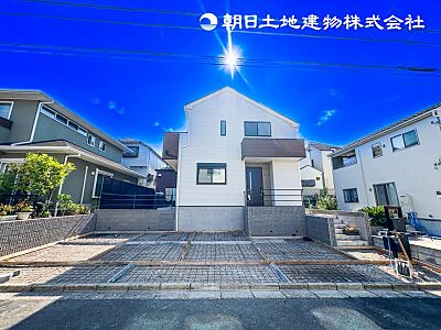 外観:【外観】低層の一戸建を中心とした街並が続き周辺は陽当り良好!採光や開放性に恵まれた住環境となります! 外観:【外観】低層の一戸建を中心とした街並が続き周辺は陽当り良好!採光や開放性に恵まれた住環境となります!