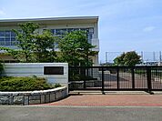 藤沢市立石川小学校　約600ｍ