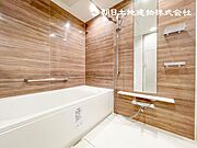 【浴室】お子様とご一緒でも十分な広さなので、家族団欒のひと時をお楽しみ下さい。