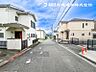 外観：【外観】道路面との高低差もなく落ち着いて車庫入れ可能です！！