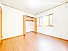 室内：【洋室】柔らかい陽光が差し込む明るいお部屋を演出する設計！！彩光の取れる窓が気持ちの良いお部屋です！
