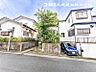 外観：【外観】閑静な住宅地で子育て世帯の方はきっと喜んで頂ける環境。毎日のお散歩も快適な緑に恵まれたエリア