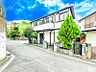 外観：【外観】閑静な住宅地で子育て世帯の方はきっと喜んで頂ける環境。毎日のお散歩も快適な緑に恵まれたエリア