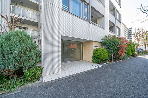 植栽が整備され...