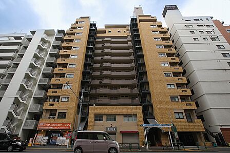 建物西側から見た外観です。