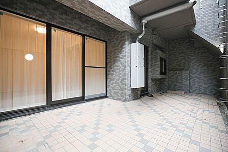 地下 テラス