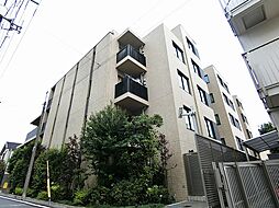 西側から見たマンション外観