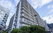 総戸数239戸、11階建ての大規模マンションです。