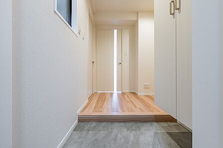 収納力あるシューズボックスにご家族分の靴を収め、玄関まわりを綺麗に保てます。