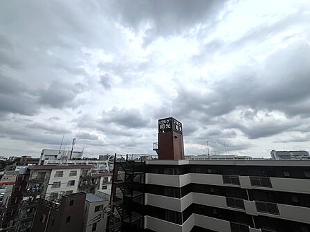 南側バルコニーからの眺望。眺望に関しては永続的に保証されるものではありません。
