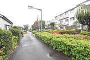 ペットやお子さんとの散歩が楽しめる「下河原緑道」（150m）