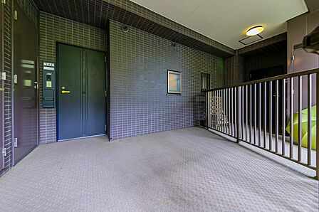 専用ポーチ(約9.8平米)にはトランクルーム(約0.65平米)がございます。