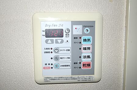 浴室は雨の日のお洗濯も安心な浴室換気乾燥機付きです。