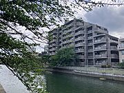 現地外観　1997年2月完成　地上9階建　棟総戸数42戸