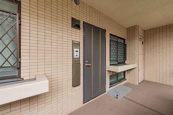 玄関を拡大表示