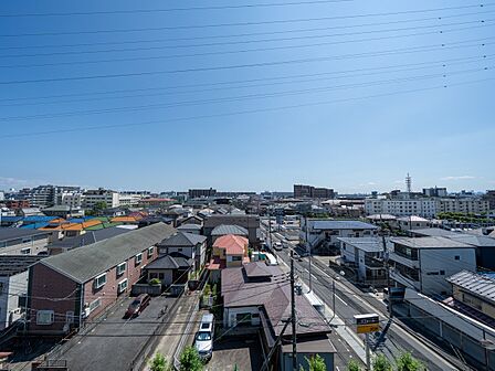 南西側バルコニーからの眺望（南西方向撮影）眺望は永続的に保証されるものではございません。