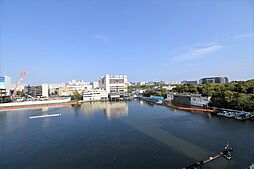 バルコニーから南東側眺望　平和島公園の緑が望めます