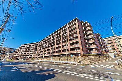 外観：全147邸、山手エリアの大規模レジデンス