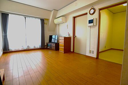 南東向きのリビングダイニングキッチン
