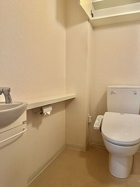 使い勝手のよい独立タイプの手洗いカウンター