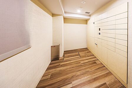 不在時でも荷物の受け取りが可能な宅配ボックスを設置