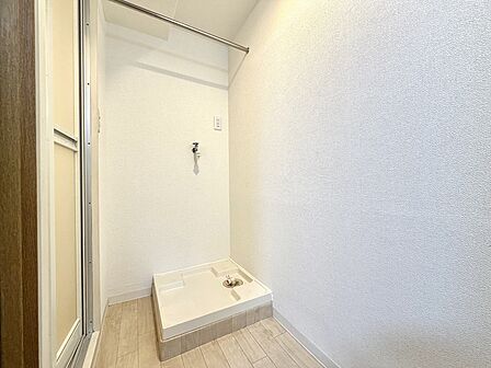 ゆとりある室内洗濯機置き場です