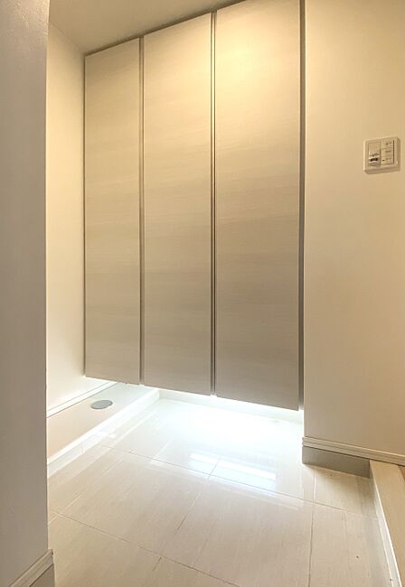 玄関にはシューズボックスが備わっています