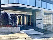 建物入口にはスロープが設置されています