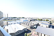 住戸北側共用廊下ーからの眺望（眺望は永続的に保証されるものではありません）