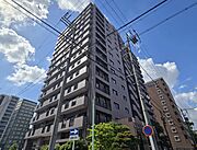 現地南東方向から撮影した建物外観