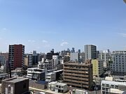 西側バルコニーからの南西側眺望。バルコニーからの眺望は永続的に保証されるものではありません