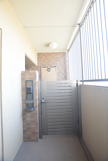 門扉のある玄関