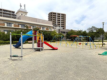 新出来公園(約200m)