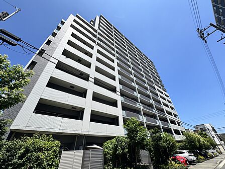建物南西側外観