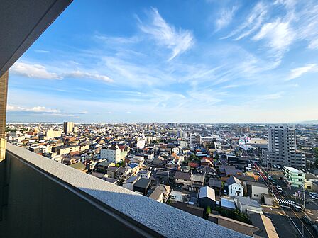 南西側バルコニーからの眺望(眺望は永続的に保証されるものではありません)