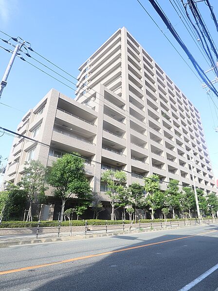 総戸数128戸のマンションです。