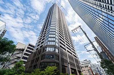 外観:大阪メトロ御堂筋線「本町」駅まで徒歩4分の場所に位置するタワー型マンション 外観:大阪メトロ御堂筋線「本町」駅まで徒歩4分の場所に位置するタワー型マンション