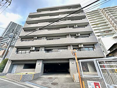 外観：現地南側外観写真　総戸数27戸　大京旧分譲ライオンズシリーズマンションです。
