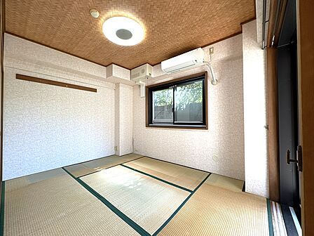 二面採光の明るい和室