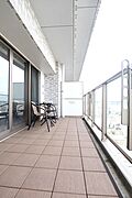 約2mの奥行きのあるバルコニーです