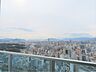 バルコニー：南西向きバルコニーから世界遺産宮島、広島市内を一望。眺望は永続的に保証されるものではありません。